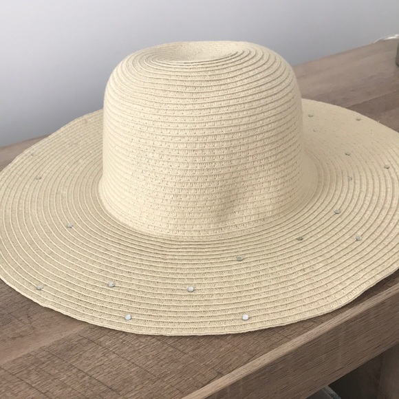 Summer hat ! - Picture 2 of 4